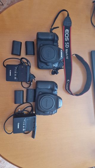 2 Fotocamere Canon EOS 5D Mark IV