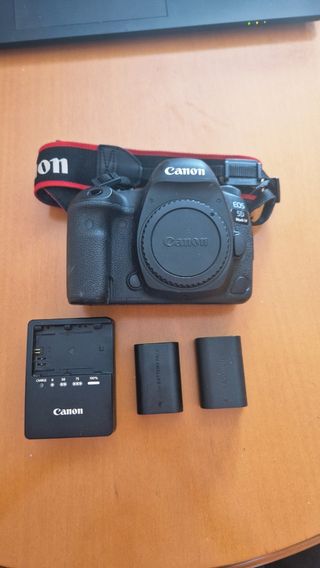 2 Fotocamere Canon EOS 5D Mark IV