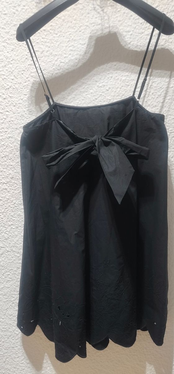 Vestido Zara negro con bordado