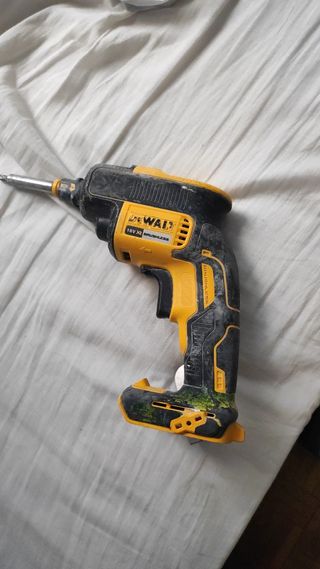 Atornilladora  DeWalt 18V XR Brushless
Con la caja