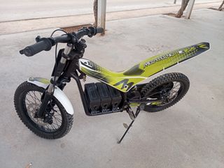 Mecatecno T12 Trial Eléctrica. 4-7 años