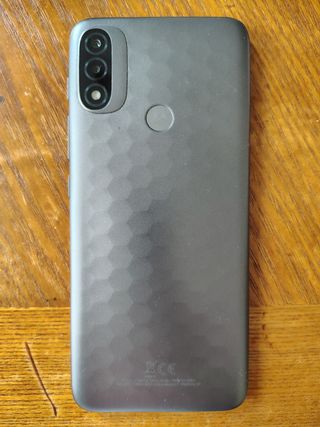Motorola Moto E20 con cover nera 