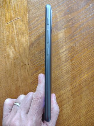 Motorola Moto E20 con cover nera 