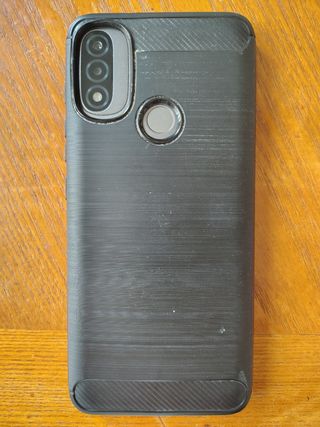 Motorola Moto E20 con cover nera 