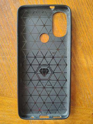 Motorola Moto E20 con cover nera 