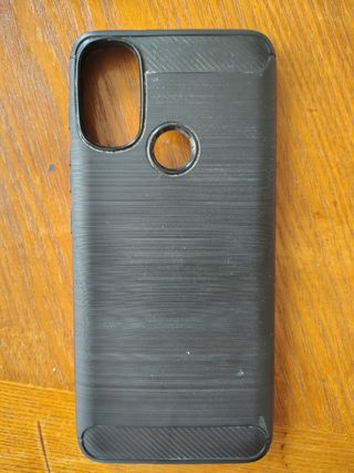 Motorola Moto E20 con cover nera 