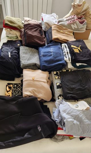 Lote de 62 piezas ropa y calzado mujer 