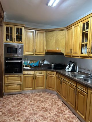 Cocina completa madera y cristal