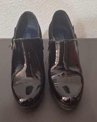 Zapatos mujer de tacón alto, negros charol y ante.