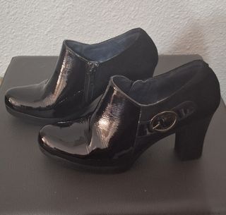 Zapatos mujer de tacón alto, negros charol y ante.