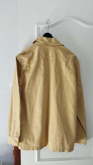 Sobrecamisa vaquera H&M color mostaza clarito. 