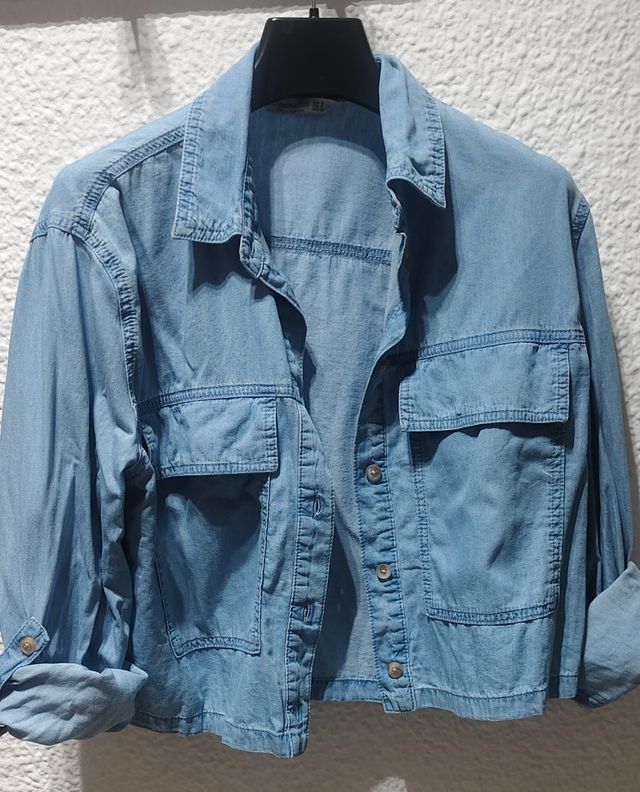 Camisa vaquera corta Stradivarius