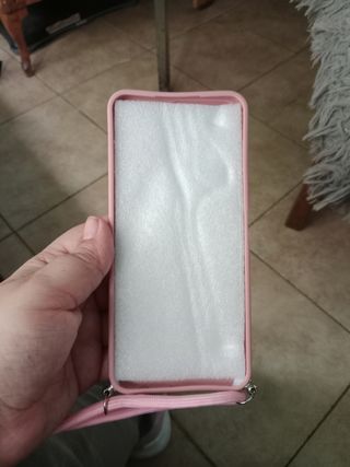 Funda rosa para móvil con cordón
