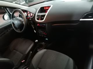 Peugeot 207 Business Line 1.4 75