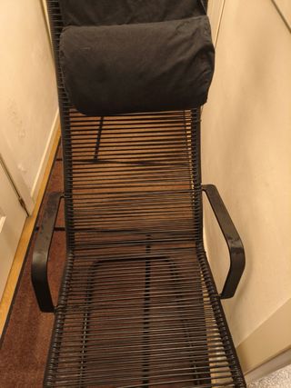 Silla Ikea VÁSMAN Negra Con cojín en respaldo