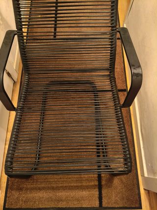 Silla Ikea VÁSMAN Negra Con cojín en respaldo