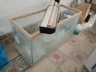 Acuario 100L pequeña fuga para usar como terrario 