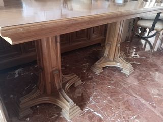 Mesa de comedor de madera