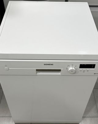 LAVAVAJILLAS SIEMENS EN BLANCO TRES BANDEJAS 