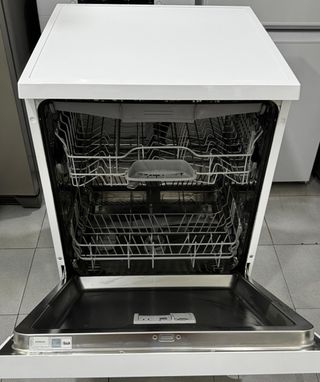 LAVAVAJILLAS SIEMENS EN BLANCO TRES BANDEJAS 
