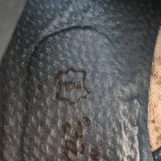 Zapatos de piel rojos con cordones