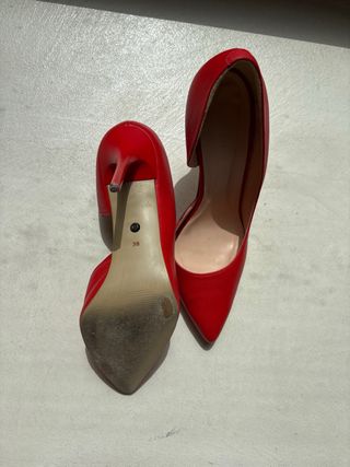 Zapatos de tacón rojos talla 38