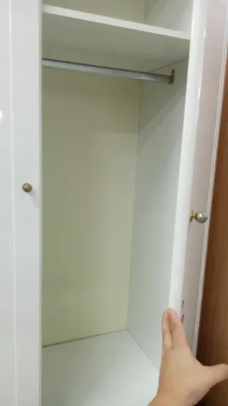 Armario blanco dos puertas