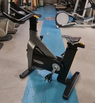 Bicicleta Spinning Technogym Reacondicionada