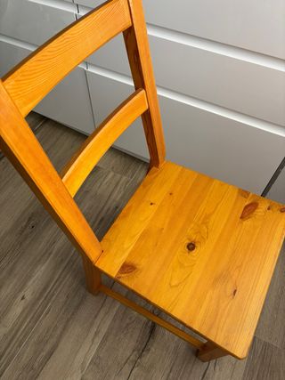 Mesa de comedor de madera