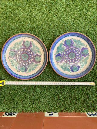 Piatto decorato floreale blu e viola
