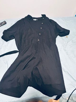 Mono negro con cinturón