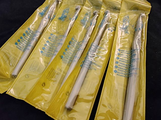 Lote 65 agujas crochet aluminio nuevas.