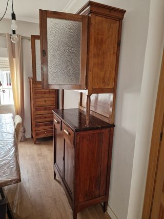 Alacena de madera antigua