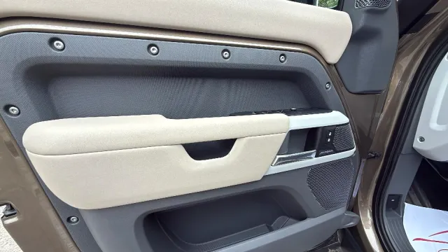 Land Rover Defender 110 D240 S 4WD Auto