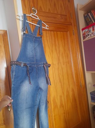 Peto vaquero con tirantes desmontables