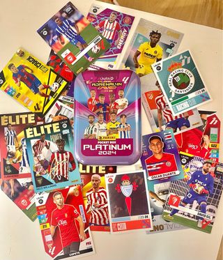 caja sorpresa de cartas i cromos de futbol