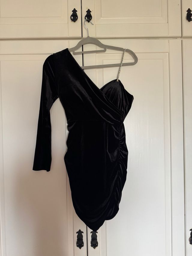 Vestido Terciopelo Negro Asimétrico