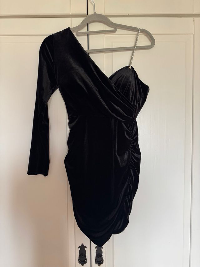 Vestido Terciopelo Negro Asimétrico