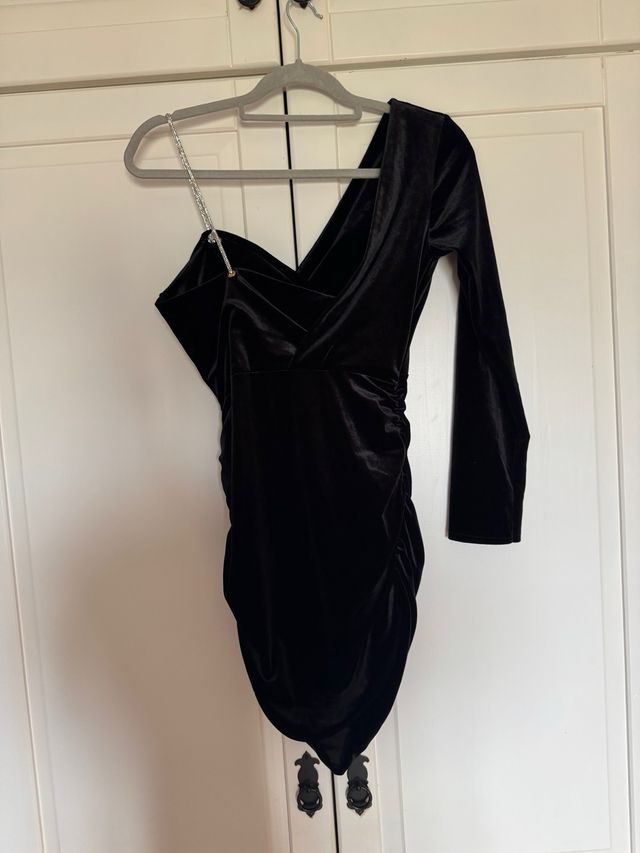 Vestido Terciopelo Negro Asimétrico