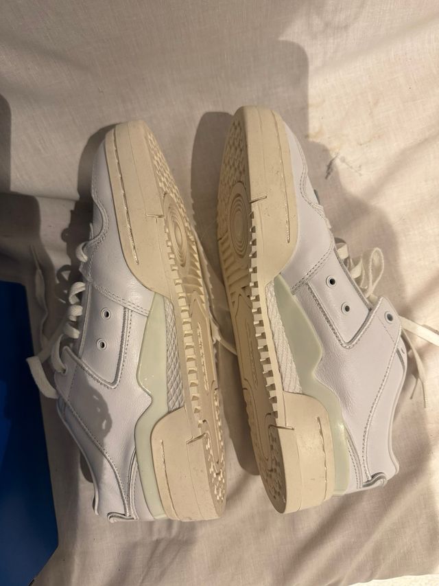 Adidas Zapatillas Blancas y Beige