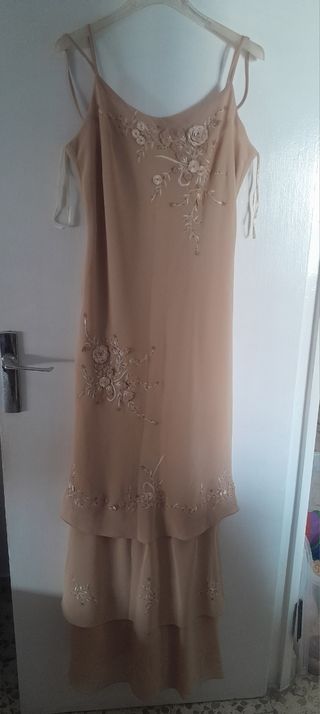 Vestido beige hecho a mano talla XL
