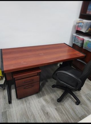 Mesa de despacho madera y metal