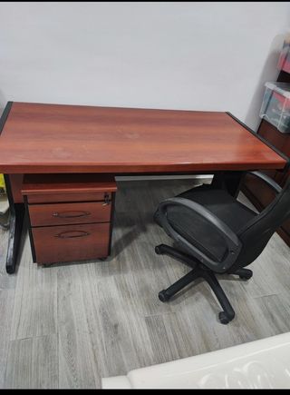 Mesa de despacho madera y metal