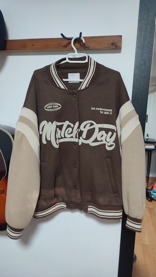 Chaqueta Beisbolera Bershka Marrón y Beige
