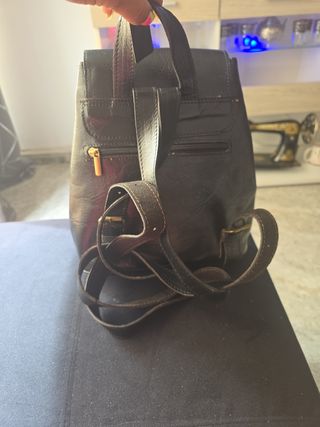 Mochila de cuero artesanal negra