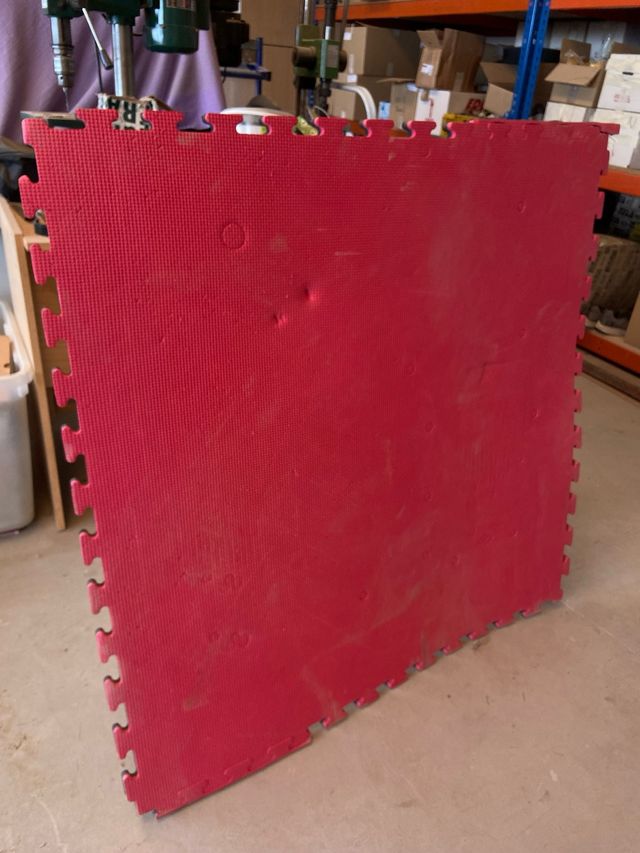 Colchoneta puzzle roja 4 unidades.