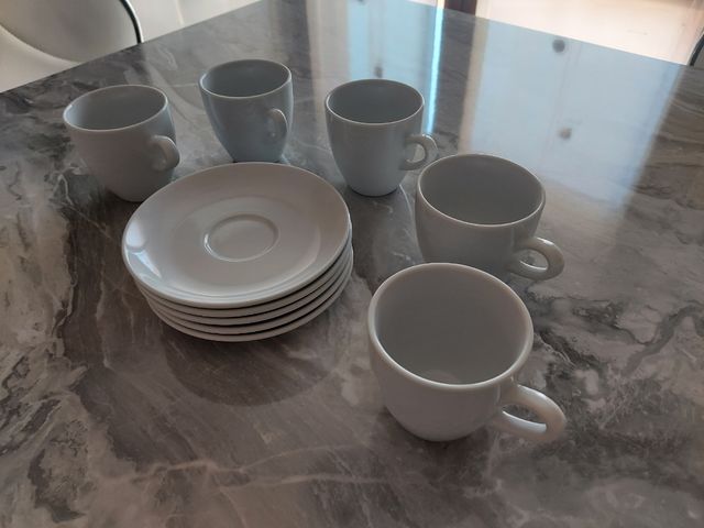 Set 5 tazze e piattini sottotazza
