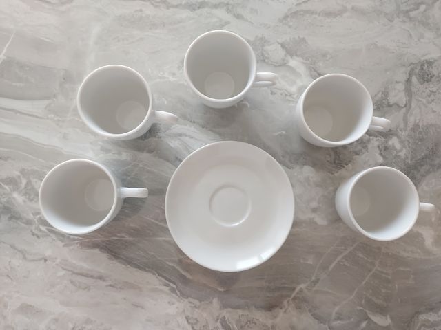 Set 5 tazze e piattini sottotazza