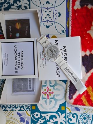 Swatch x Omega Mission to the Moonphase Bianco