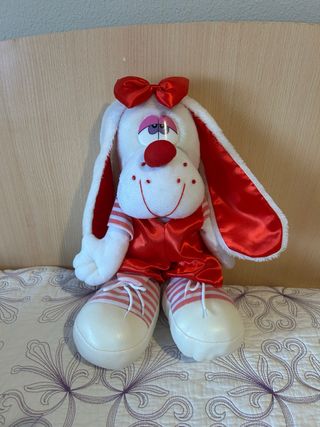 Peluche perro blanco y rojo